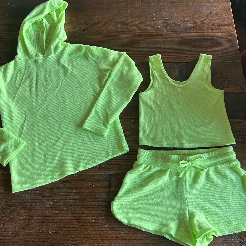 Suzette Collection Neon Green Hoodie and Shorts Set NWOT Girls Large